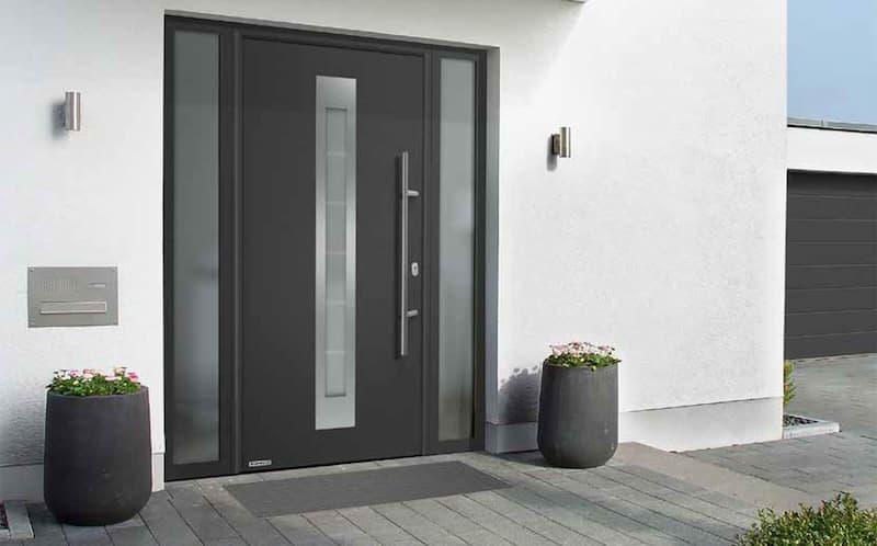 Ușă de intrare din oțel . Sursa: www.jbdoors.co.uk